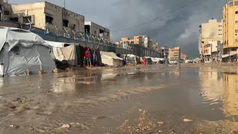 Gaza: mưa lớn làm ngập hàng trăm lều trại       
