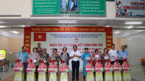 Chủ tịch UBND TP.HCM đối thoại trực tiếp tại Ngày hội Đại đoàn kết