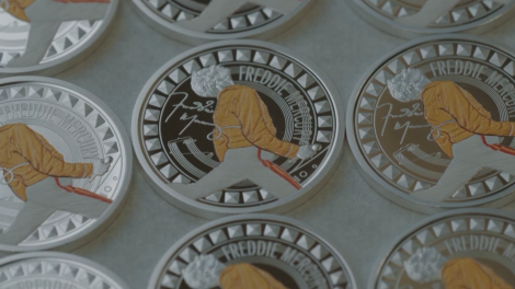 Xưởng đúc tiền Hoàng gia Anh ra mắt đồng xu hai bảng vinh danh thủ lĩnh nhóm nhạc Queen