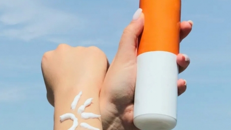 Bộ Y tế thu hồi, tiêu huỷ lô kem chống nắng trên nhãn ghi SPF 45+, kiểm nghiệm chỉ đạt 2