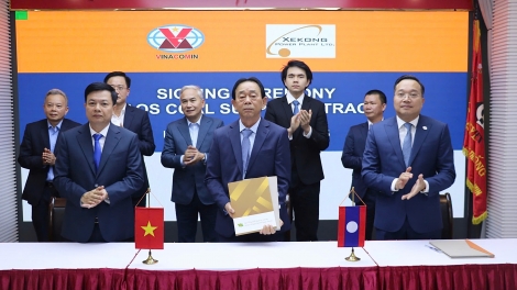 Vinacomin ký kết Hợp đồng mua bán than với đối tác Lào