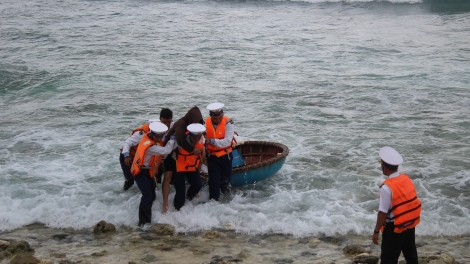 Bệnh xá đảo Song Tử Tây kịp thời cấp cứu ngư dân bị giảm áp do lặn sâu