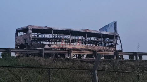 Xe khách bốc cháy trên cao tốc TP.HCM – Trung Lương, hàng chục người thoát nạn