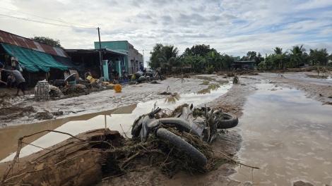 Hoang tàn sau cơn lũ quét do vỡ đập nước ở Lâm Đồng