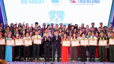 Tuyên dương 80 nhà giáo tận tâm với sự nghiệp giáo dục vùng cao, biên giới