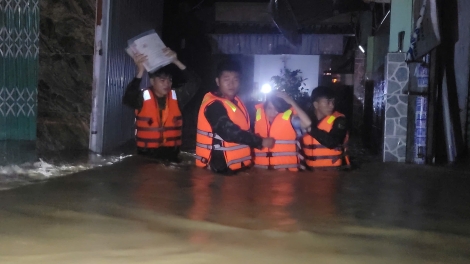 Khánh Hòa: Hơn 3.000 tin báo cứu nạn trong 1 tuần mưa lũ, hơn 3.000 người được cứu an toàn