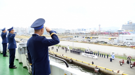 Tàu CSB 8004 đến thành phố Fukuoka, bắt đầu chuyến thăm và giao lưu tại Nhật Bản