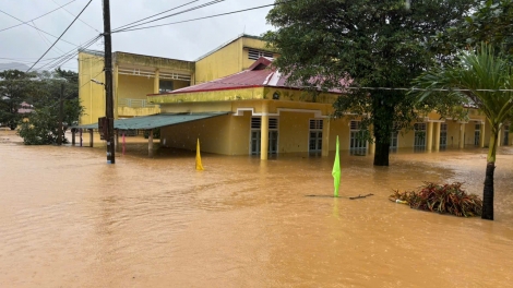 Quảng Trị: Sạt lở, ngập lụt chia cắt, chính quyền khẩn cấp di dời hàng trăm hộ dân