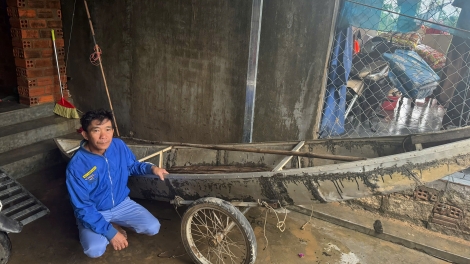 Tặng bằng khen người chèo ghe cứu 40 người trong lũ dữ ở Đắk Lắk