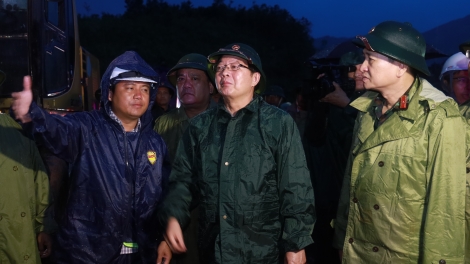 Phó Thủ tướng Hồ Quốc Dũng kiểm tra ứng phó mưa lũ tại Khánh Hòa