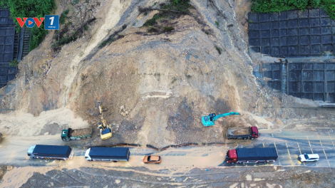 Cao tốc La Sơn- Hòa Liên: Vừa xử lý sạt lở vừa khẩn trương thi công mở rộng