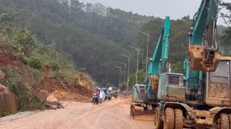 Quảng Ngãi thông xe bước một các điểm sạt lở nghiêm trọng trên các quốc lộ 