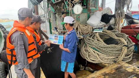 Chi đội Kiểm ngư số 4 đẩy mạnh tuyên truyền, nâng cao ý thức ngư dân chống khai thác IUU