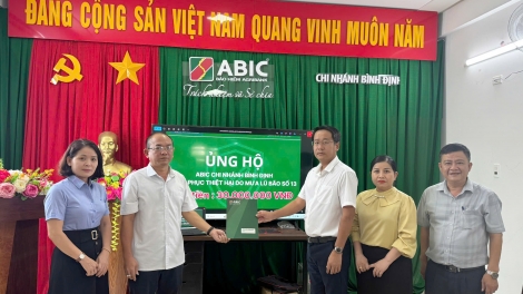 Bảo hiểm Agribank hỗ trợ đại lý viên và người lao động bị ảnh hưởng bởi bão lũ tại miền Trung