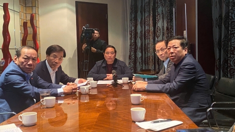 Thủ tướng Phạm Minh Chính họp khẩn trực tuyến từ Nam Phi 