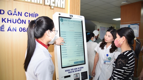 Ứng dụng công nghệ thông tin, chuyển đổi số, nâng cao chất lượng phục vụ nhân dân khám, chữa bệnh