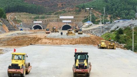 Đầu tư công-Chân kiềng quan trọng cho tăng trưởng 2025