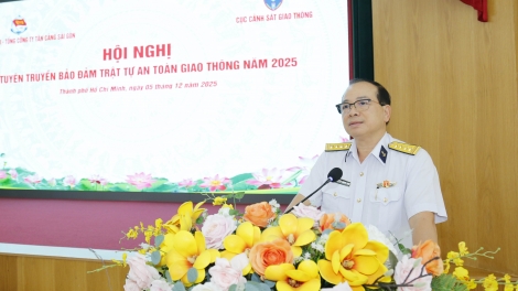Binh đoàn 20 phối hợp tuyên truyền an toàn giao thông cho người lao động