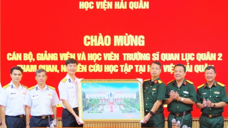 Học viên Trường Sĩ quan Lục quân 2 tham quan, nghiên cứu học tập tại Học viện Hải quân