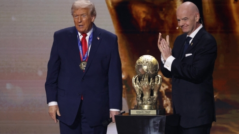 Tổng thống Donald Trump được trao Giải hoà bình của FIFA