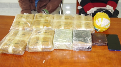 Mang 4 bánh heroin, 36.000 viên ma túy vượt biên từ Lào vào Việt Nam thì bị bắt giữ