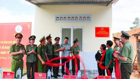 Công an Khánh Hòa khánh thành căn nhà đầu tiên trong “Chiến dịch Quang Trung”
