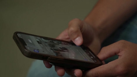 Giới trẻ lo ngại bị cô lập khi Australia là nước đầu tiên cấm mạng xã hội với người dưới 16 tuổi