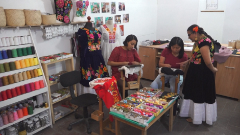 Nghệ thuật thêu truyền thống của Mexico tỏa sáng qua phong cách của Tổng thống Sheinbaum