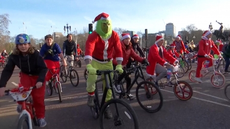Các ông già Noel gây quỹ từ thiện cho trẻ em mắc bệnh tim