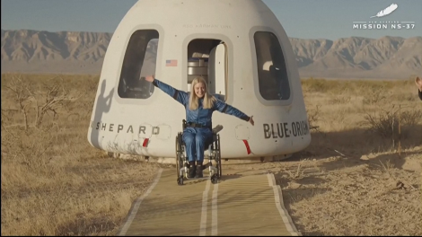 Blue Origin đưa người khuyết tật đầu tiên bay vào vũ trụ