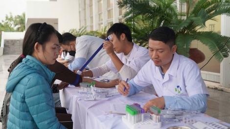 Hơn 1.000 công nhân, lao động Hải Phòng hiến máu ‘Giọt hồng yêu thương”