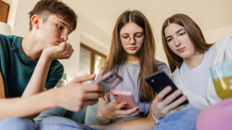 Australia “đóng cửa” mạng xã hội với trẻ em: Cuộc thí nghiệm lớn của thời đại số