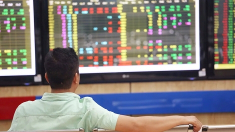 Thị trường chứng khoán điều chỉnh, VN-Index tụt khỏi mốc 1.750 điểm