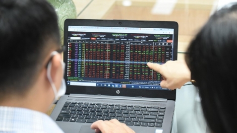 Phiên chứng khoán cuối tuần trước, khối ngoại quay lại bán ròng nhóm bluechip, VIC níu giữ sắc xanh 