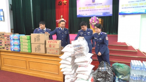 Hải đoàn 11 Cảnh sát biển: Góp trọn yêu thương gửi về bà con vùng lũ