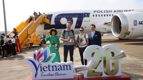 Thời sự 21h30 15/12/2025: Việt Nam đón vị khách du lịch quốc tế thứ 20 triệu trong năm nay