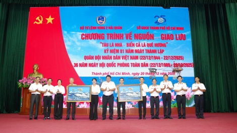 Thắt chặt nghĩa tình quân – dân qua chương trình “Tàu là nhà – Biển cả là quê hương”