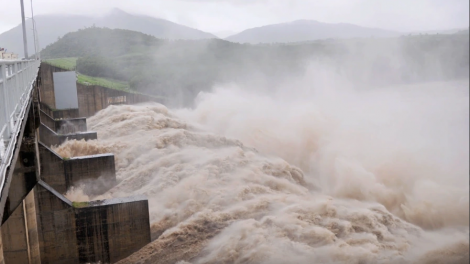 Loạt bài “Quản trị rủi ro thiên tai - nhìn từ mưa lũ lịch sử” - Bài 2 "Nhân tai chồng thiên tai" 
