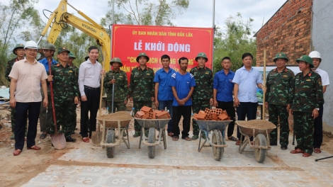 Đắk Lắk khởi động “Chiến dịch Quang Trung” thần tốc xây dựng, sửa chữa nhà giúp đồng bào vùng lũ
