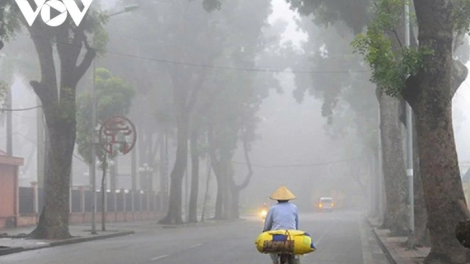 Thời tiết ngày 24/12/2025: Bắc Bộ sáng sương mù, trưa nắng; Nam Bộ chiều tối mưa dông