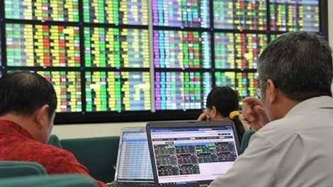 Phiên chứng khoán cuối tuần trước, hơn 660 mã giảm, VN-Index tiếp tục “bốc hơi” thêm hơn 52 điểm