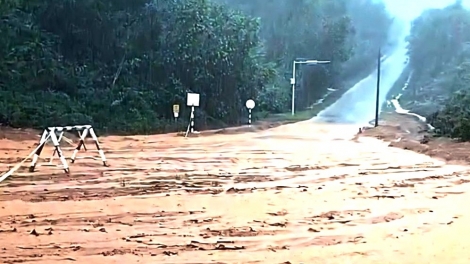 Huế: Sạt lở núi tại xã Chân Mây-Lăng Cô