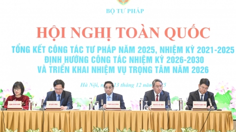 Thời sự 18h 13/12/2025: Chuyển từ "quản lý bằng pháp luật" sang "kiến tạo thể chế phát triển"
