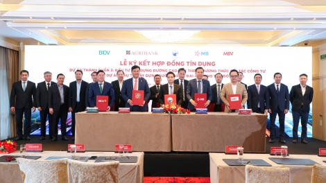 Phó Thủ tướng Hồ Đức Phớc chứng kiến ký hợp đồng tín dụng dự án “xương sống” giao thông Vùng Thủ đô