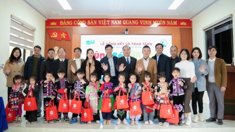 Trao tặng 140 nghìn sản phẩm sữa cho trẻ em vùng cao Lai Châu