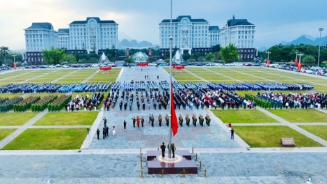 Thiêng liêng Lễ Chào cờ chào năm mới 2026 tại Lai Châu