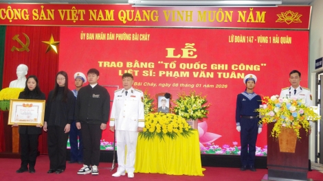 Trao Bằng Tổ quốc ghi công cho thân nhân liệt sĩ Phạm Văn Tuân