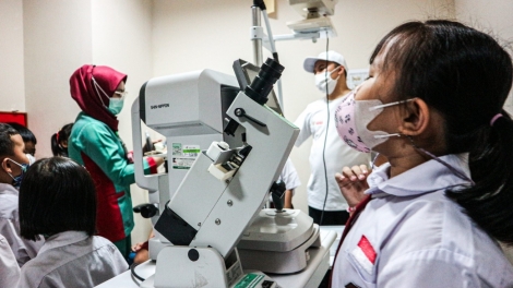 Indonesia giải quyết tình trạng thiếu hụt bác sĩ và nhân viên y tế