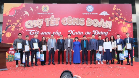 Chợ Tết Công đoàn 2026: Lan tỏa yêu thương, sẻ chia nghĩa tình tại Bệnh viện Nội tiết Trung ương