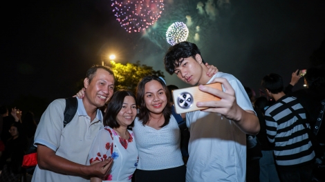 Người dân và du khách tại TP.HCM gửi gắm ước nguyện đầu năm mới